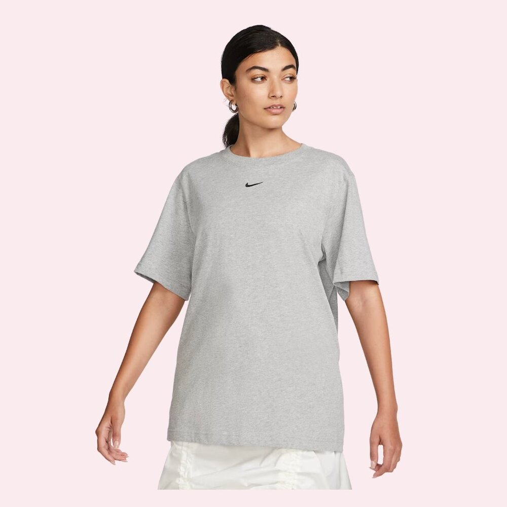 Nike The Nike Tee Loose Fit Size Small